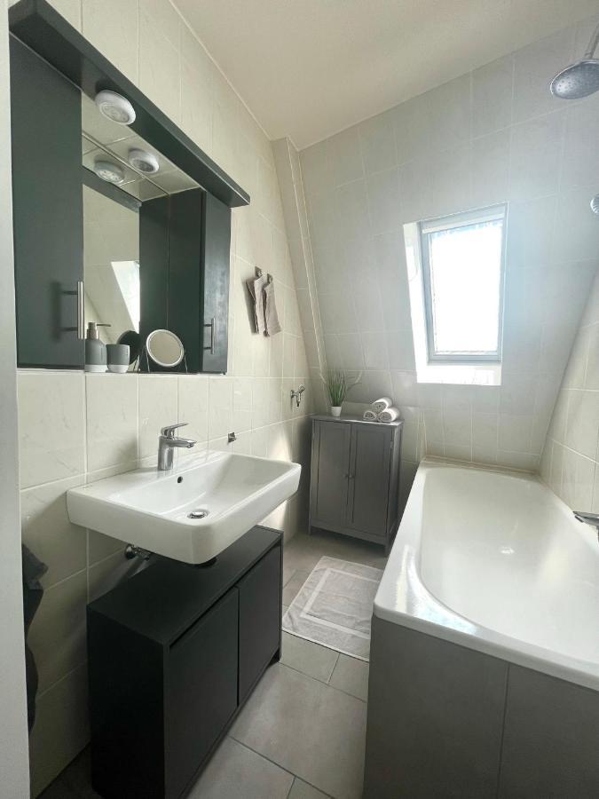 City Apartment, Ferienwohnung 3 Zkdb, Balkon, Dachgeschoss, Naehe Duesseldorf كريفيلد المظهر الخارجي الصورة